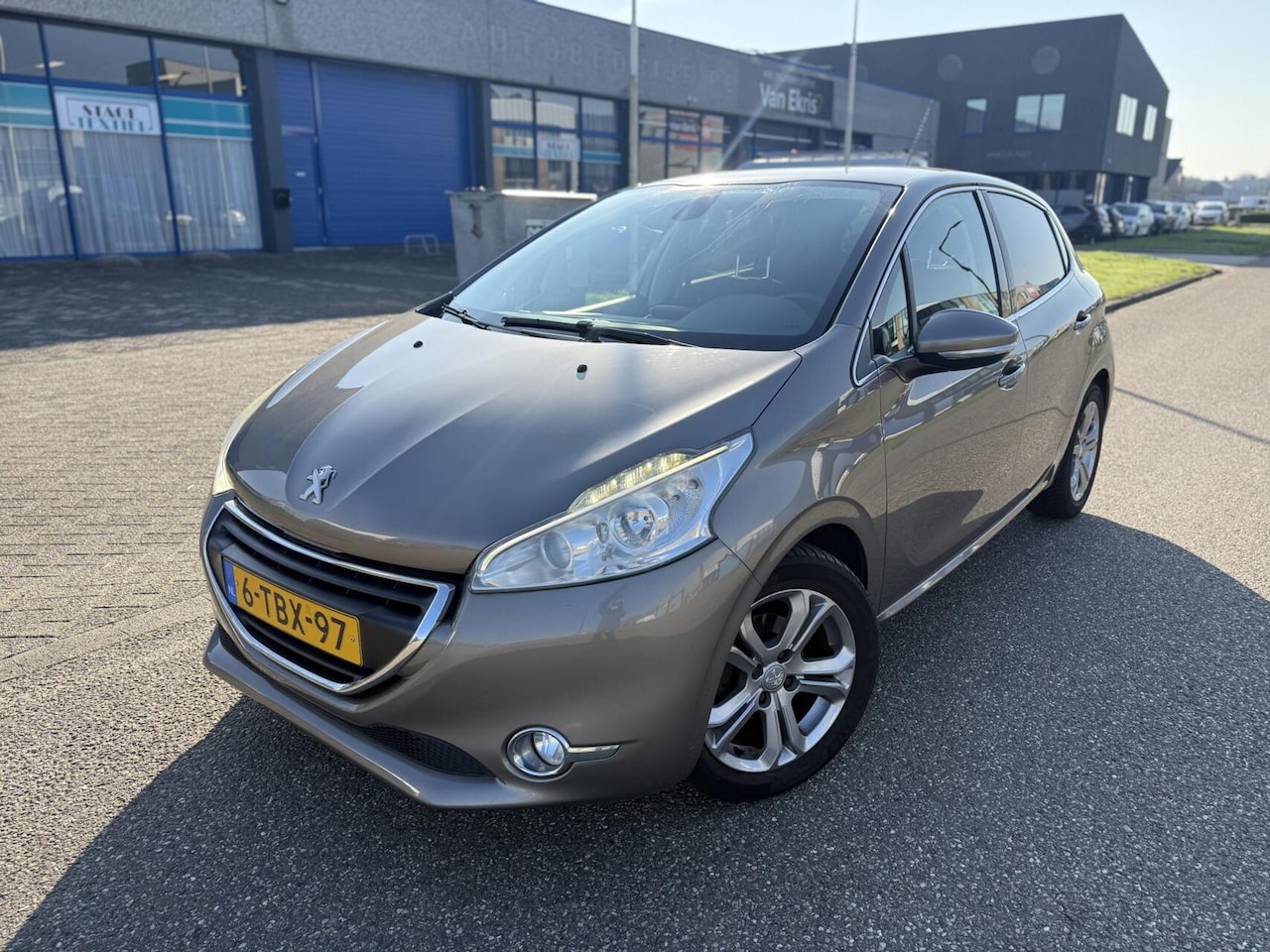 Peugeot 208 - 1.2 VTi 2014 1e Eigenaar Navi/Aux/Parkeersensor - AutoWereld.nl