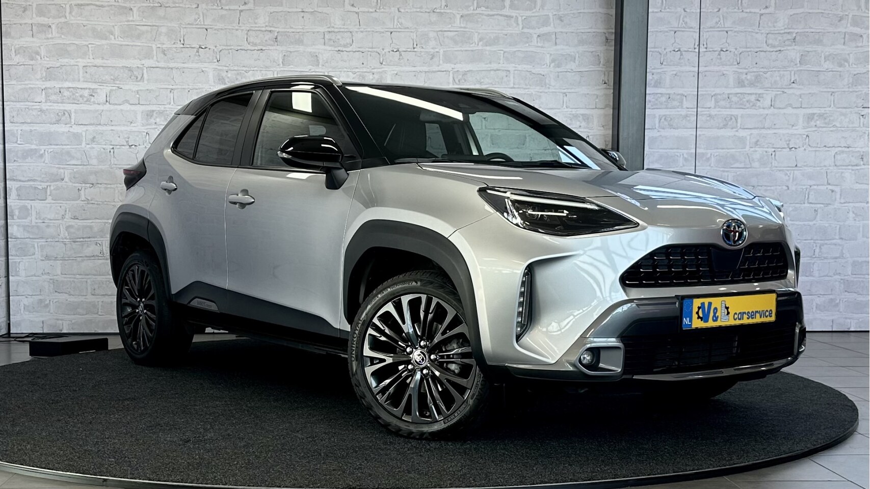 Toyota Yaris Cross - 1.5 Hybrid Adventure / Bi-Tone / Stoelver. / Carplay / ACC / HUD - AutoWereld.nl