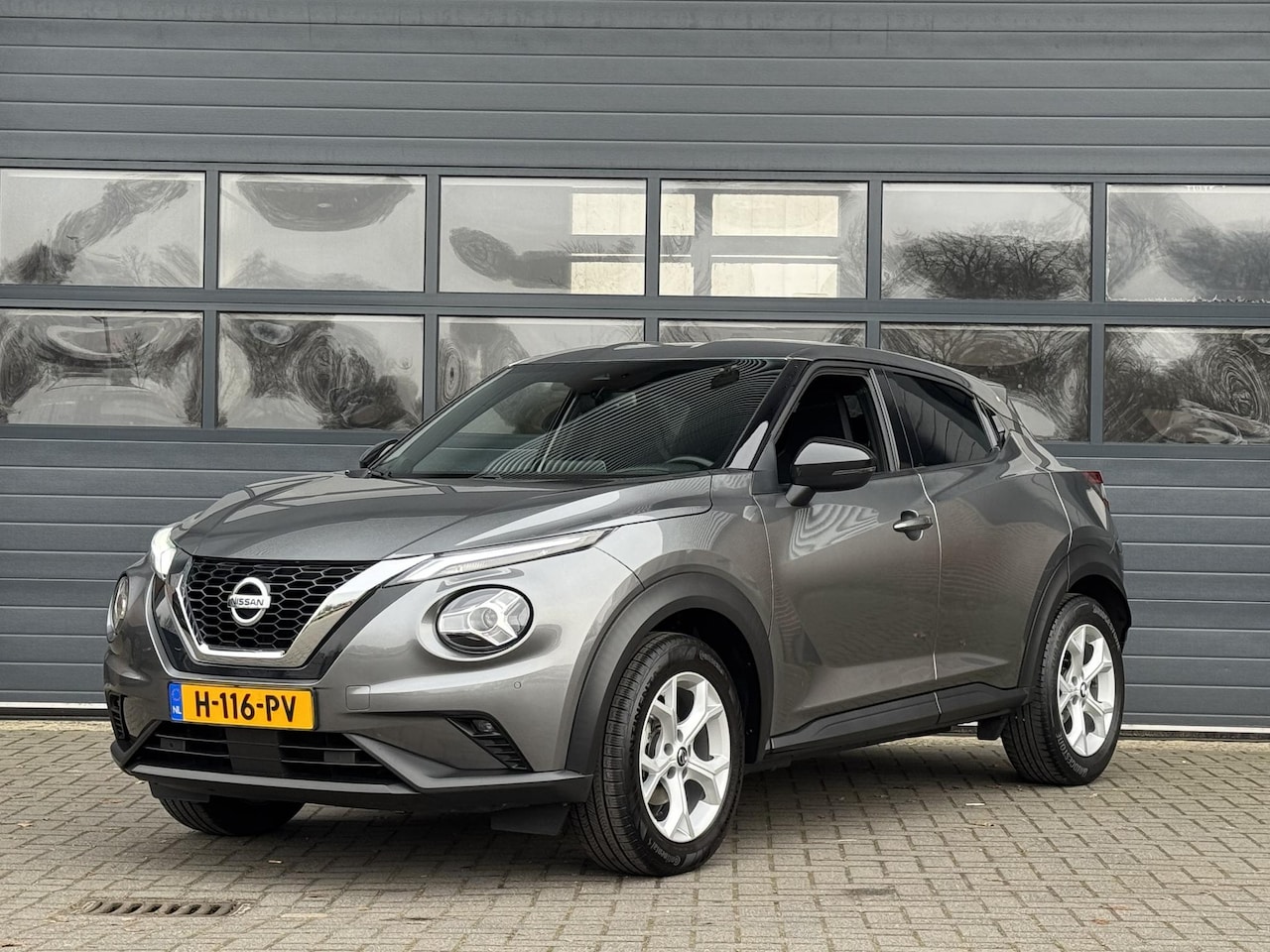 Nissan Juke - 1.0 DIG-T N-CONNECTA I TREKHAAK I P-CAMERA I APPLE CARPLAY I NAVIGATIE I CLIMATE CONTROL - AutoWereld.nl