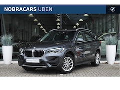 BMW X1 - sDrive20i Executive Automaat / Sportstoelen / Head-Up / Achteruitrijcamera / LED / Stoelve