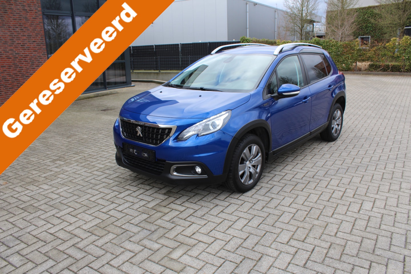 Peugeot 2008 - 1.2 PureTech Signature Clima-Cruise-Navi-Bluetooth-Carplay-Parkeersensoren 12 Maanden Bova - AutoWereld.nl