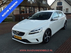Volvo V40 - 2.0 T4 Business Sport R-DESIGN / CRUISE / VOORSTOELEN VERWARMD / BLUETOOTH