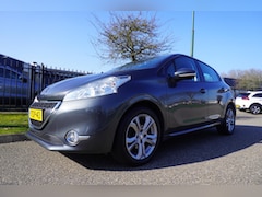 Peugeot 208 - 1.2 VTi 82PK 5D Allure Climatronic LM Velgen Navigatie