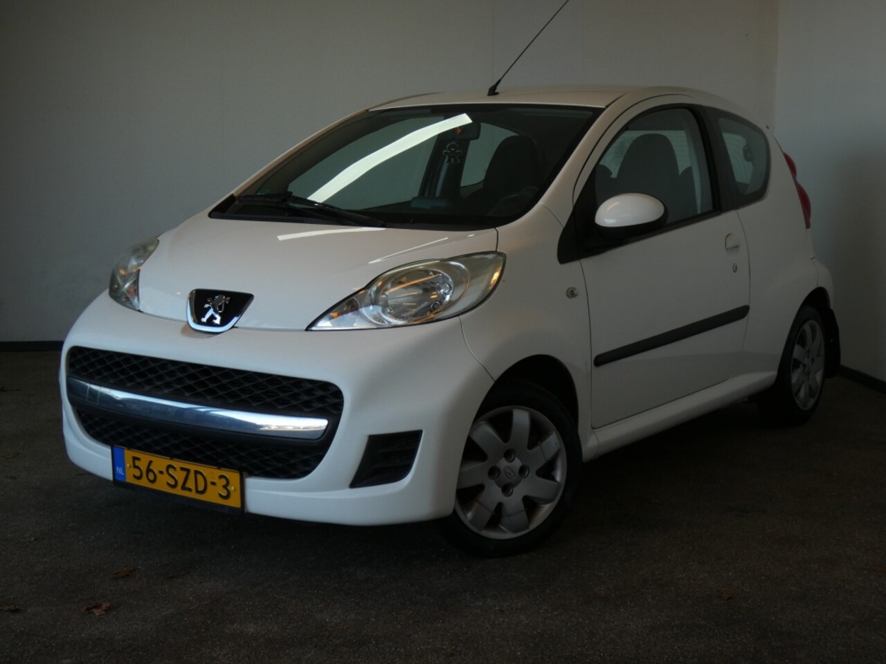 Peugeot 107 - 1.0-12V XS NWE APK - AutoWereld.nl