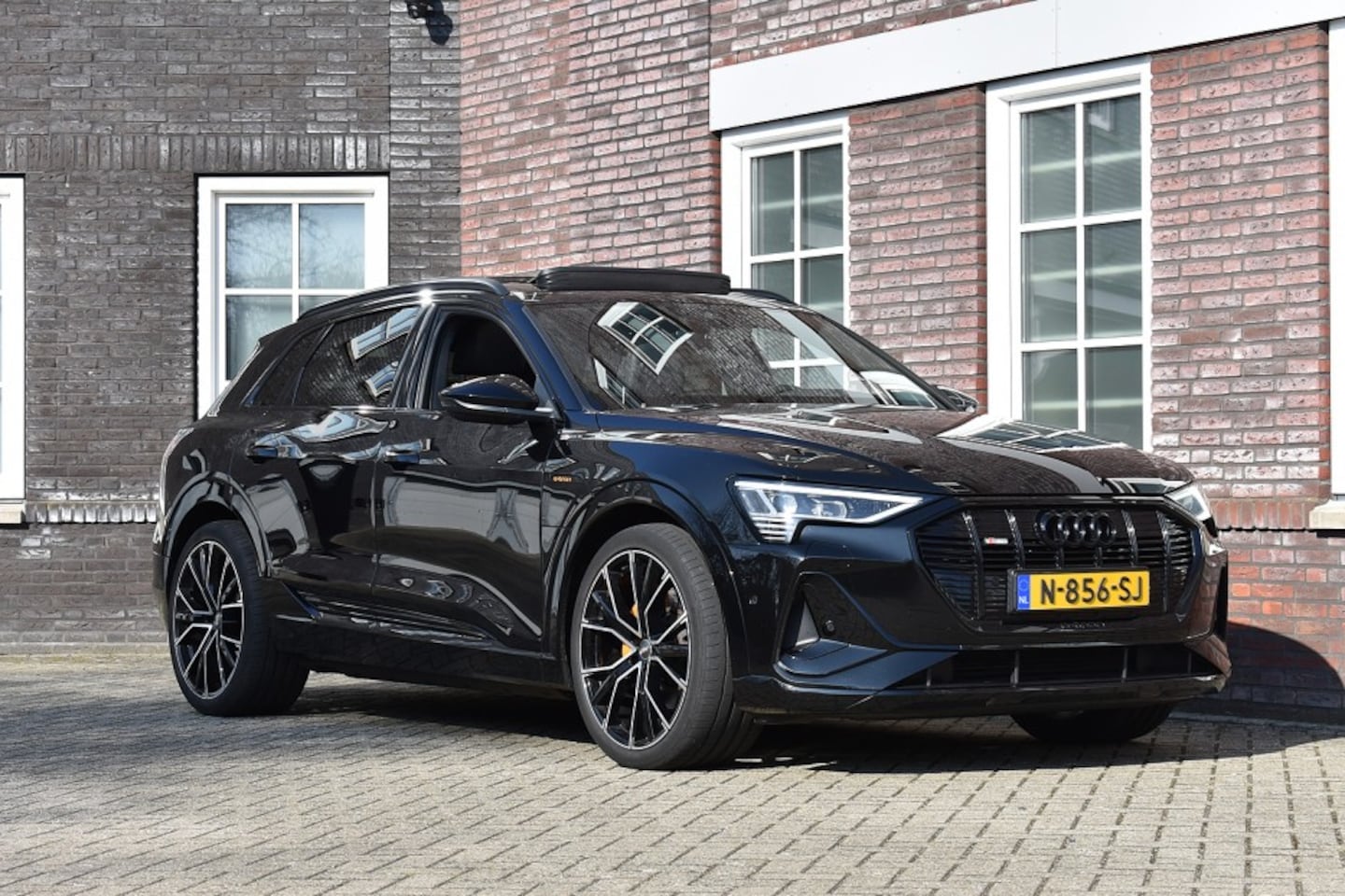 Audi e-tron - 55 quattro S edition 95 kWh Wij zijn op afspraak geopend! Graag bellen voor uw komst. - AutoWereld.nl