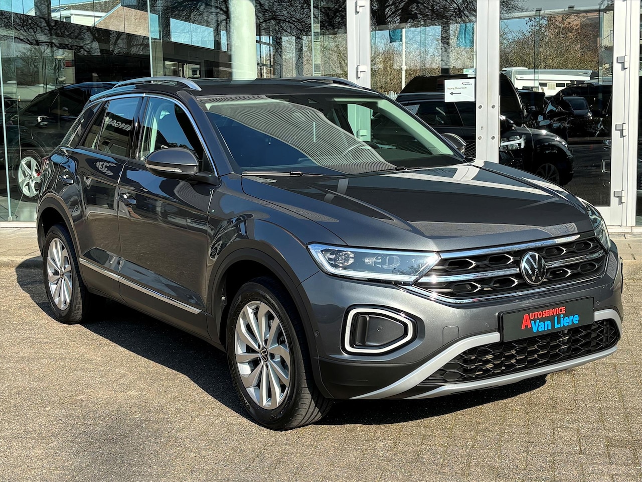 Volkswagen T-Roc - 1.5 TSI 150pk 7-DSG Style|Camera|Carplay|Keyless| Rijklaar incl garantie - AutoWereld.nl