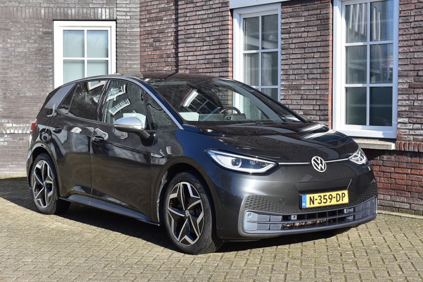 Volkswagen ID.3 - First Plus 58 kWh SOH 88% Wij zijn op afspraak geopend! Graag bellen voor uw komst. - AutoWereld.nl
