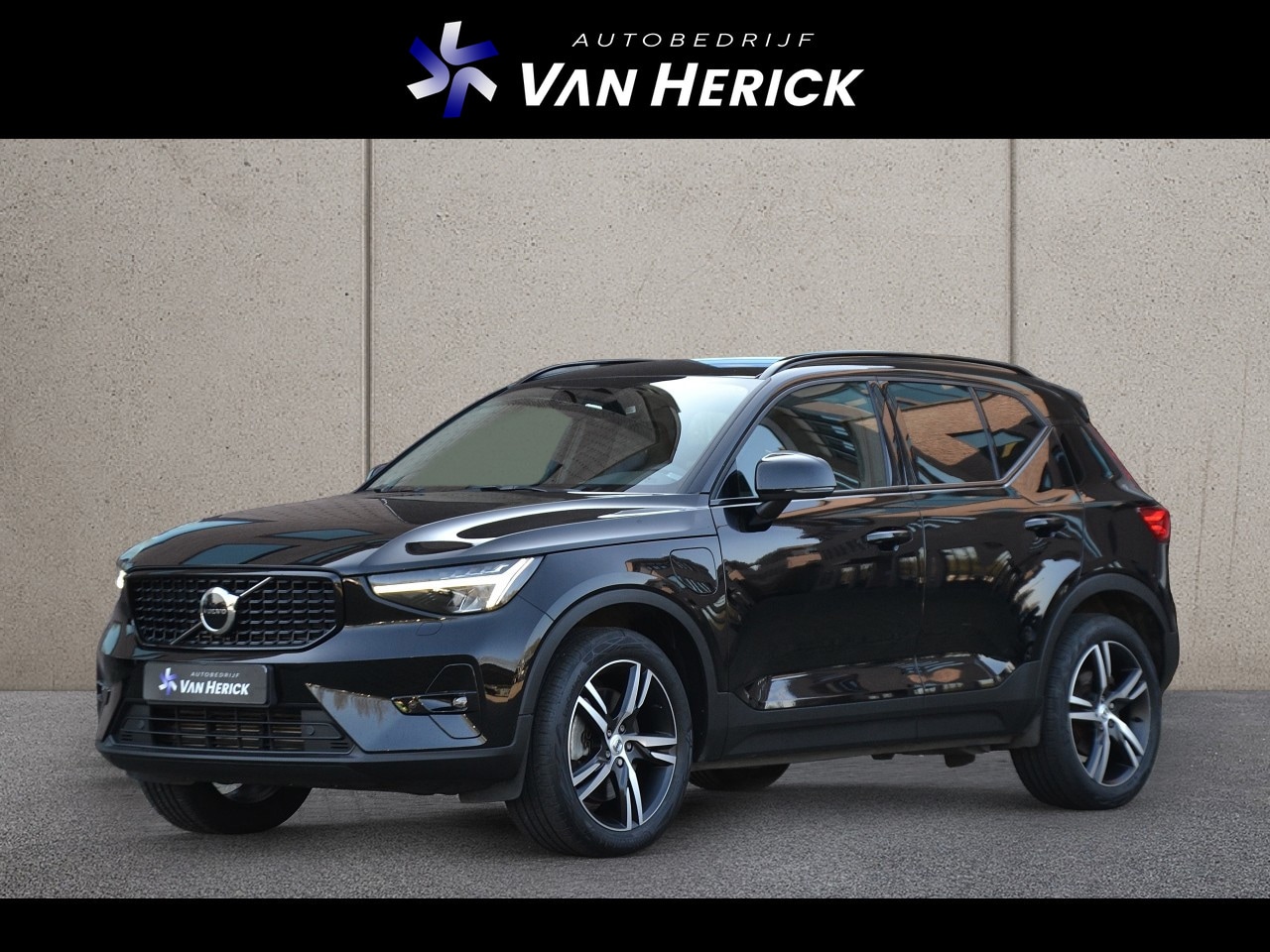 Volvo XC40 - 1.5 T4 Plug-in hybrid Plus Dark | Facelift | Leder | 19" LMV - AutoWereld.nl