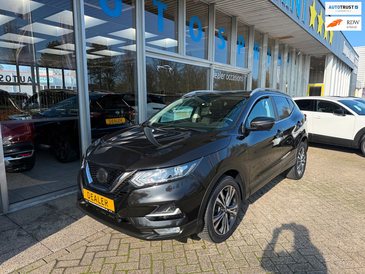 Nissan Qashqai - 1.2 N-Connecta / PANORAMADAK / NAVIGATIE / ACHTERUITRIJCAMERA - AutoWereld.nl