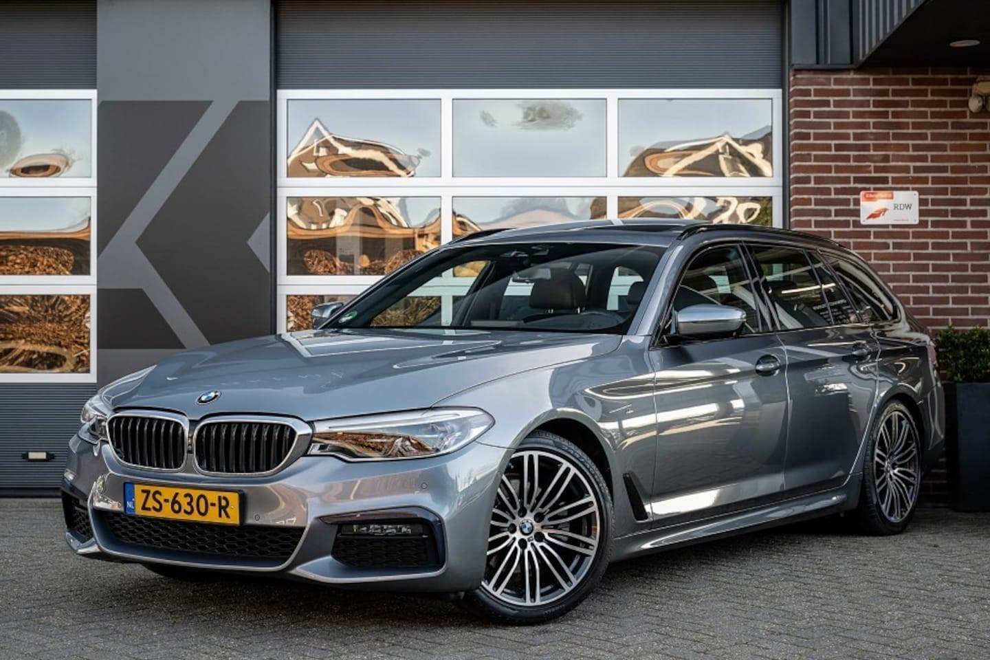 BMW 5-serie - 520 520i High Executive Edition | M Sport | Panorama | Comfort Seats | Head-Up | 360° | HI - AutoWereld.nl