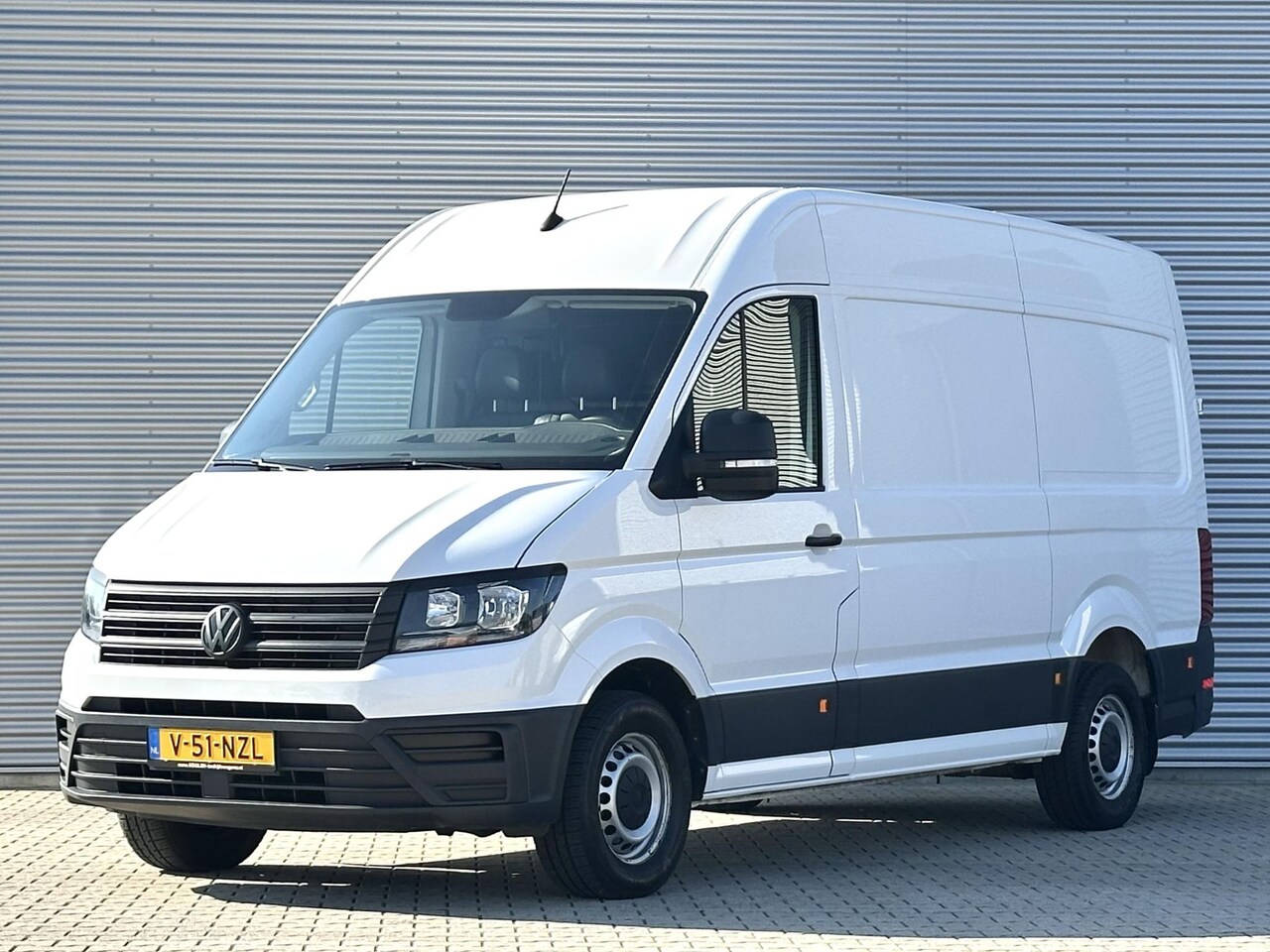 Volkswagen Crafter - 35 2.0 TDI L2H2 Lage km stand! Navi|Camera|Airco| - AutoWereld.nl
