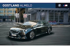 BMW 5-serie Touring - M5 Automaat / Trekhaak / Panoramadak / Carbon-keramische remmen / M Drive Professional / C