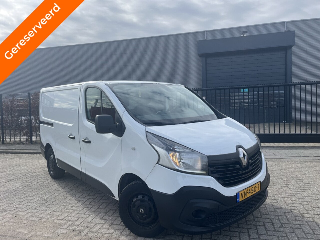 Renault Trafic - 1.6 dCi T27 L1H1 Navigatie Parkeersensoren 2015 - AutoWereld.nl