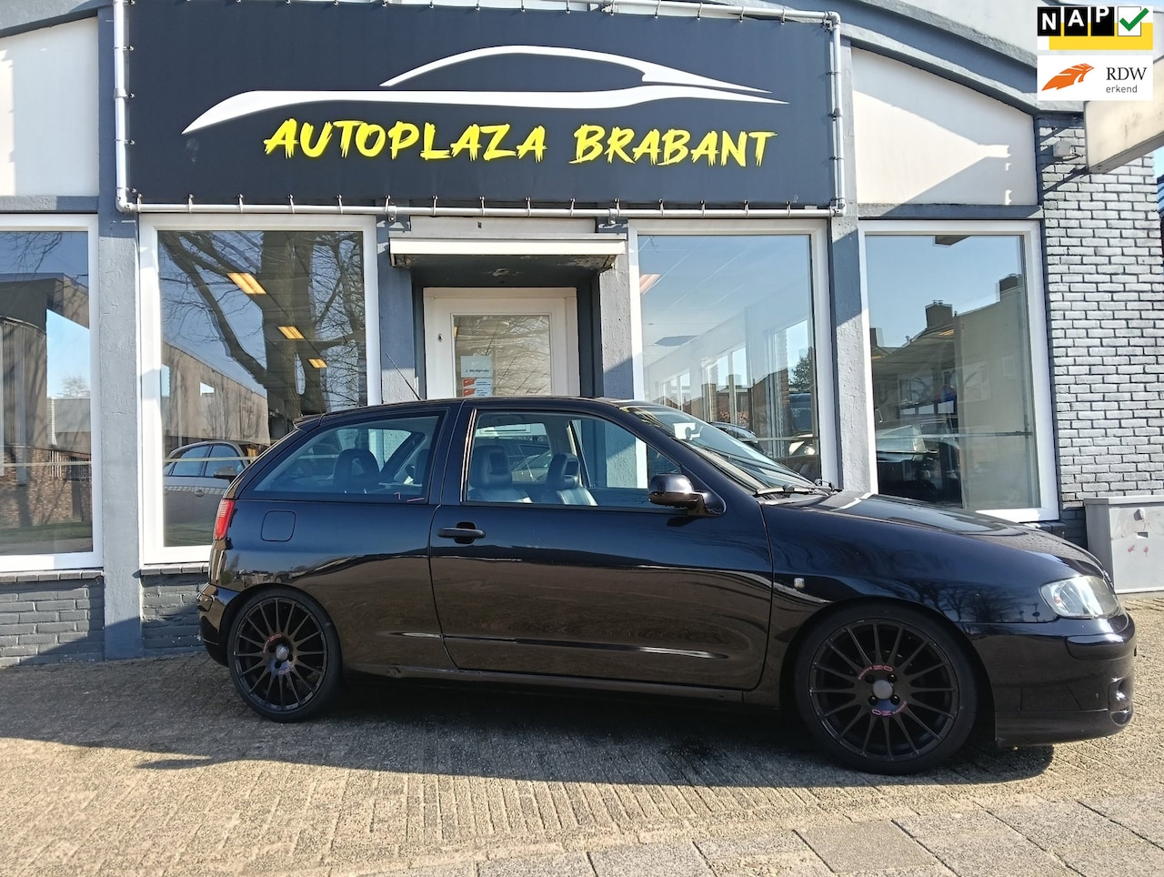 SEAT Ibiza - 1.4-16V Stella/ LEER/ 17 INCH/ USB/ DISTR VV/ MEENEEMPRIJS - AutoWereld.nl