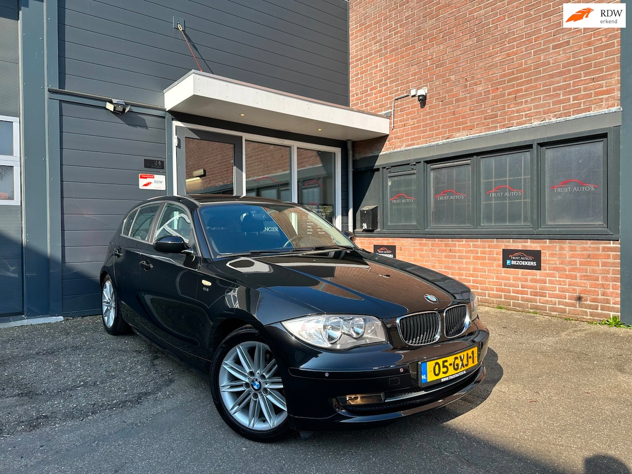 BMW 1-serie - 118i|Automaat|Pdc|Aux|Trekhaak|Stoelverwarming - AutoWereld.nl