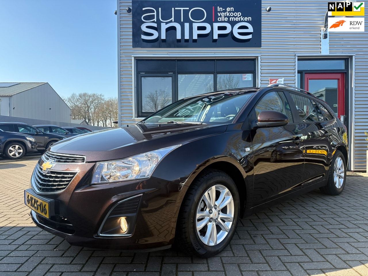 Chevrolet Cruze Station Wagon - 1.4T LTZ -CLIMA-CRUISECONTROL-NAVI-CAMERA-BLUETOOTH-PDC ACHTER-LICHTMETALEN VELGEN-ORIGINE - AutoWereld.nl