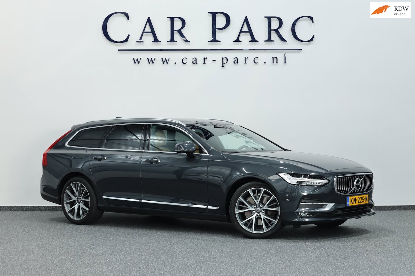 Volvo V90 - 2.0 T5 Inscription LED/VIRTUAL/LEDER+S.VERKOELING+MEMORY/19" LMV/CAM/CRIUSE/ECC/12 MND GAR - AutoWereld.nl