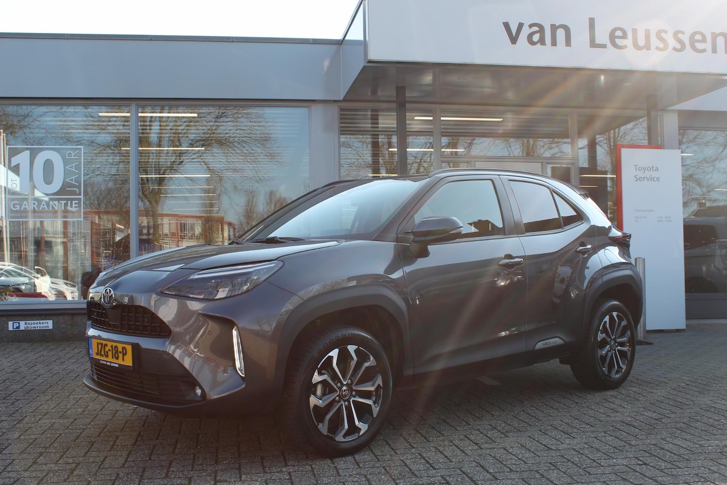 Toyota Yaris Cross - 1.5 Hybrid 115 FIRST EDITION LED LM-VELGEN TOEL/STUUR&WISSERVERW. AD-CRUISE APPLE/ANDROID - AutoWereld.nl