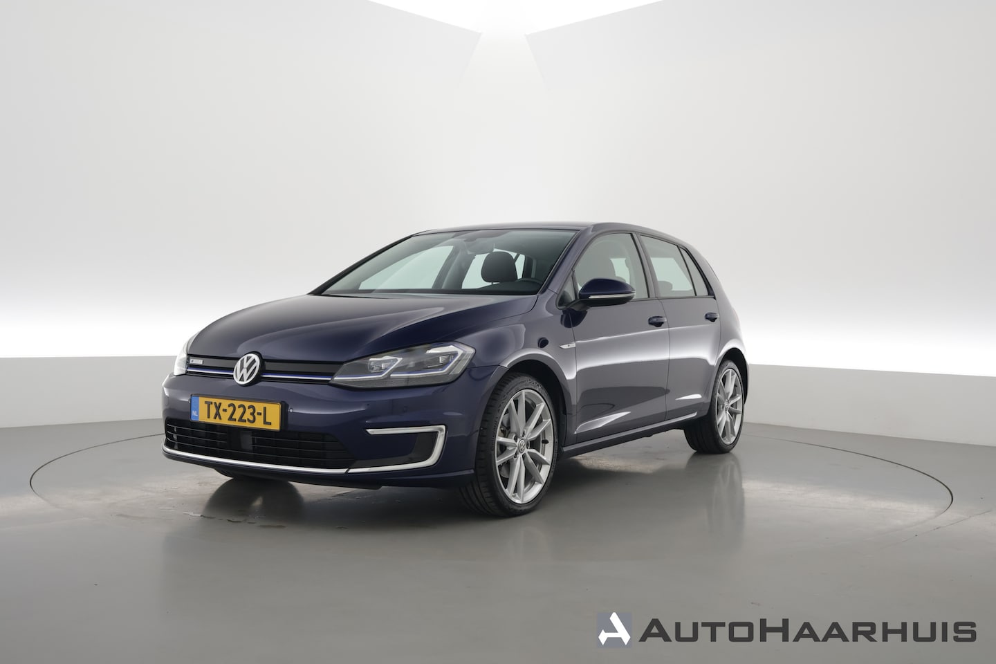 Volkswagen e-Golf - | Navi | Apple CarPlay | Adapt. Cruise | PDC | Clima | 18'' | Verwarmde voorruit | - AutoWereld.nl