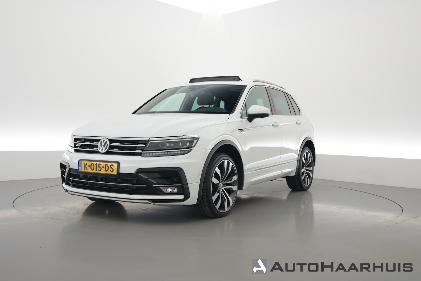 Volkswagen Tiguan - 2.0 TSI 4Motion R-Line DSG 220pk! | Pano | 360cam | Elek. Trekhaak | Adapt. Cruise | Stoel - AutoWereld.nl