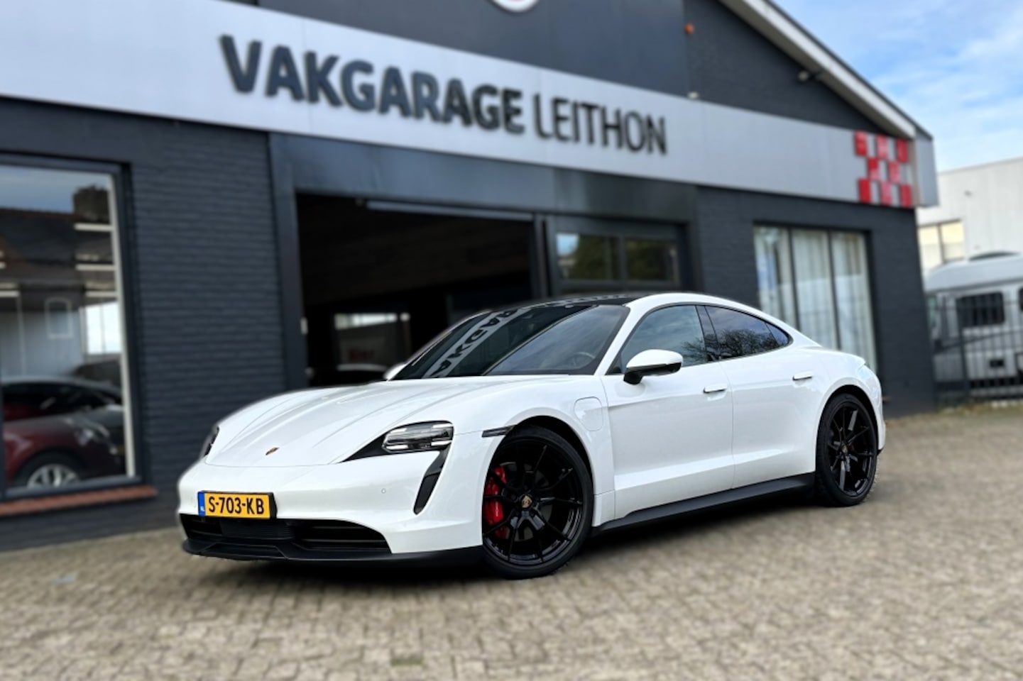 Porsche Taycan - 4S Performance Plus 84kWh - AutoWereld.nl