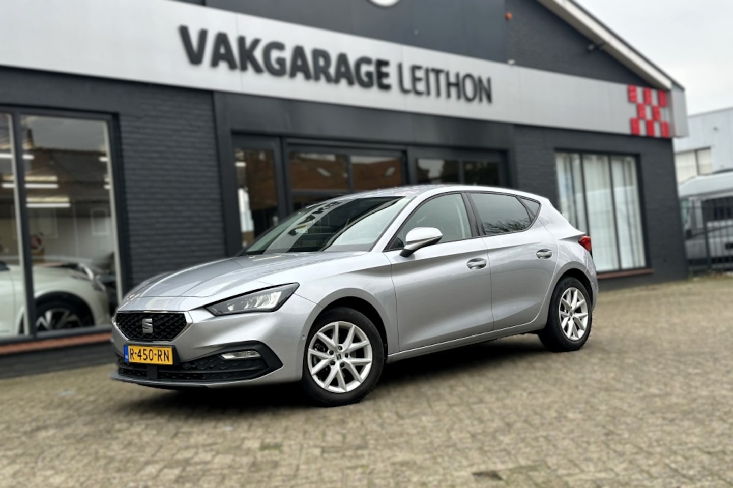 SEAT Leon - 1.0 eTSI Style Business Intense 1.0 eTSI Style Business Intense - AutoWereld.nl