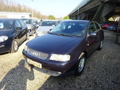 Audi A3 - 1.6 Attraction. Airco, Cruise control, 1e Eigenaar