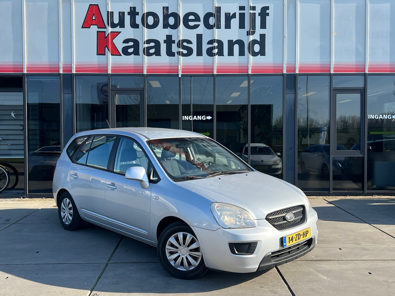 Kia Carens - 2.0 CVVT X-tra - Airco - Trekhaak - AutoWereld.nl