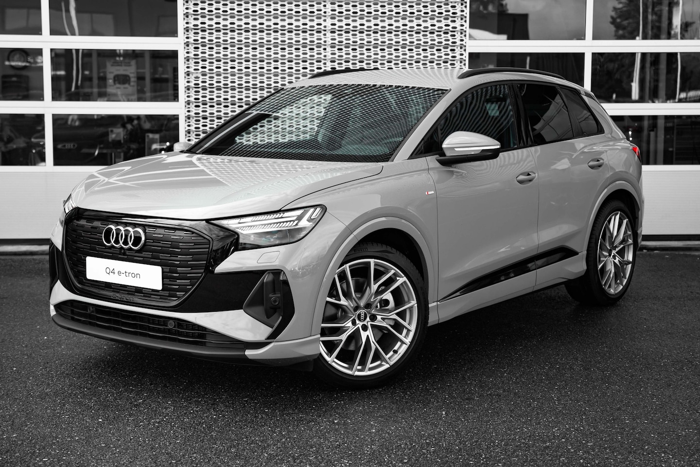Audi Q4 e-tron - S edition | Achterklep, automatisch bedienbaar | Achteruitrijcamera | Adaptive cruise cont - AutoWereld.nl