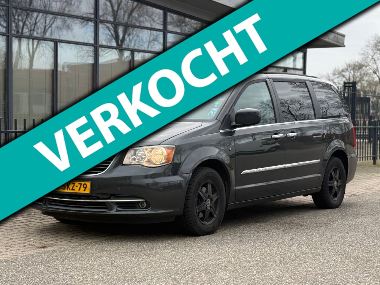 CHRYSLER TOWN & COUNTRY