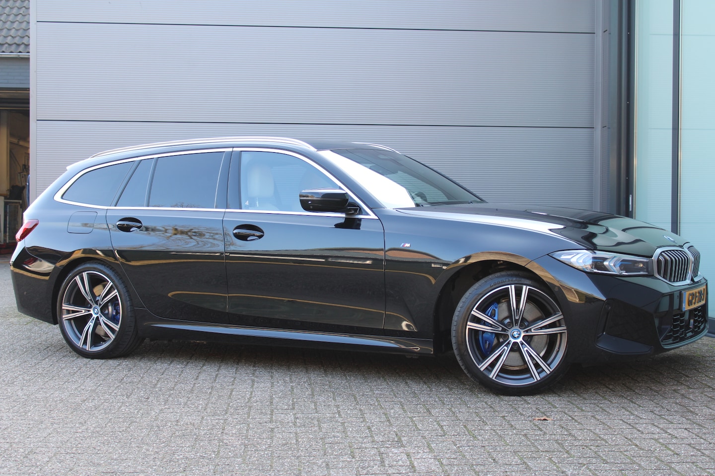 BMW 3-serie Touring - 330e | Adaptieve cruise | Leder | 360 Camera | M-Pakket - AutoWereld.nl