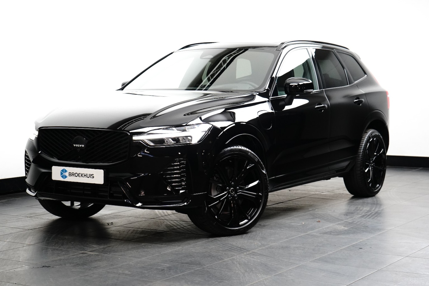 Volvo XC60 - 2.0 T6 Plug-in hybrid AWD Plus Black Edition | Head-up | 360 Camera | Panoramadak | Harman - AutoWereld.nl