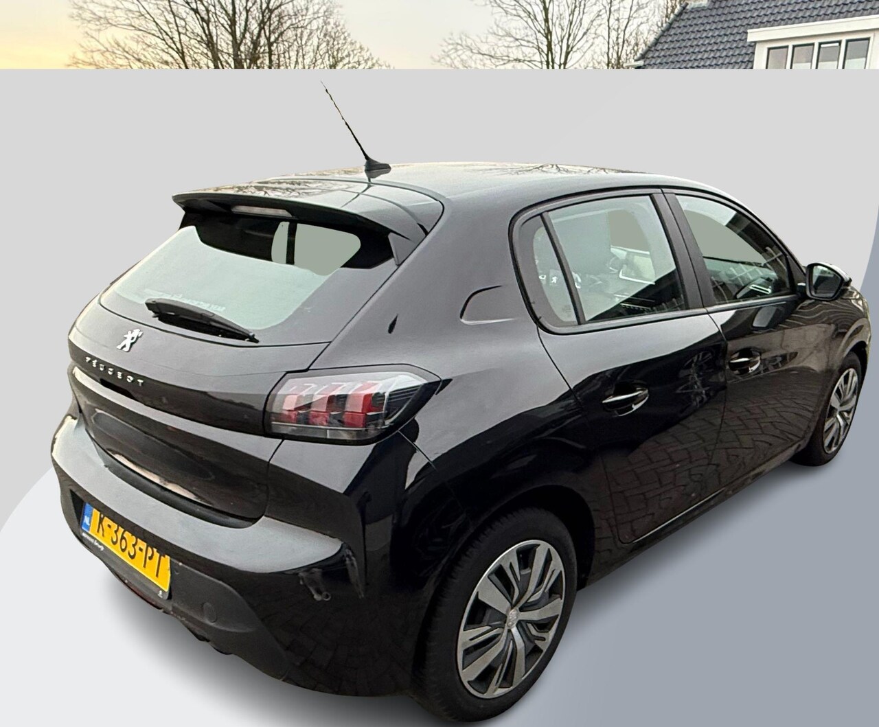 Peugeot 208 - 1.2 PureTech Active 75pk Navigatie | DAB+ | Parkeersensoren achter | Metaal lak | 5 deurs - AutoWereld.nl