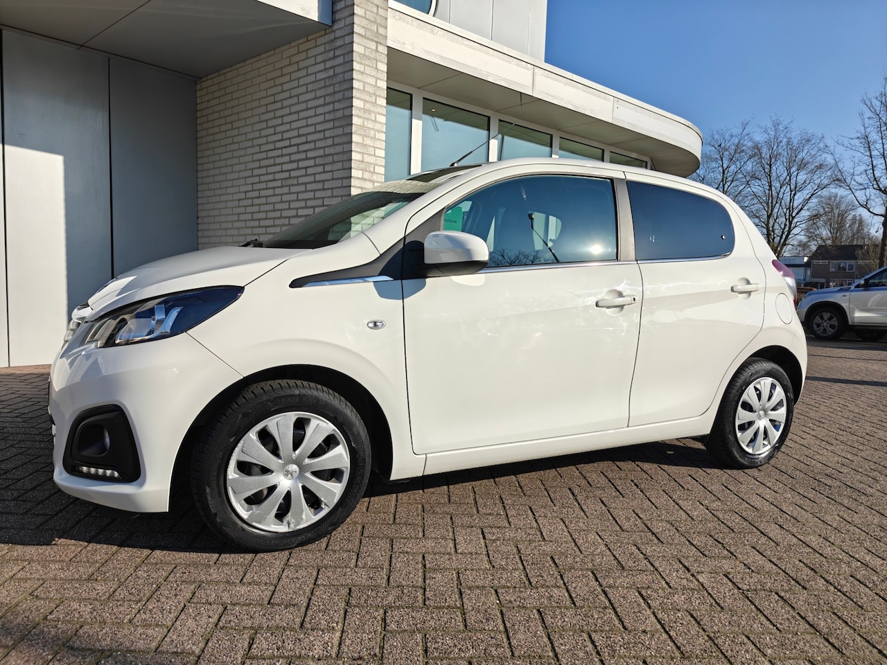Peugeot 108 - 1.0 e-VTi Active / Led verlichting / Airco / Bluetooth / Camera / Eerste Eigenaar! - AutoWereld.nl