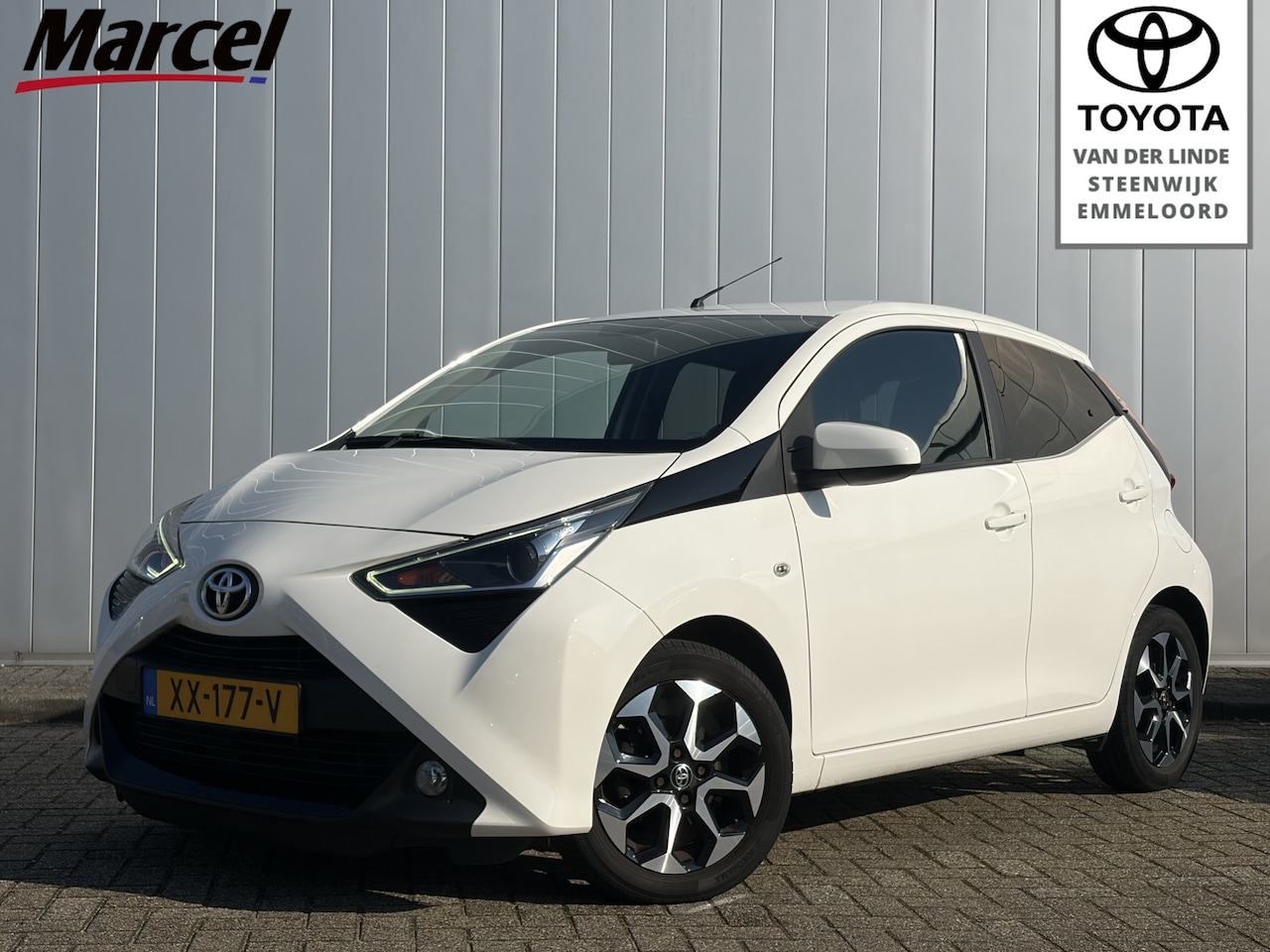 Toyota Aygo - 1.0 VVT-i X-Joy NL Auto Dealer Onderhouden Carplay Climate Control LMV BTW Auto - AutoWereld.nl