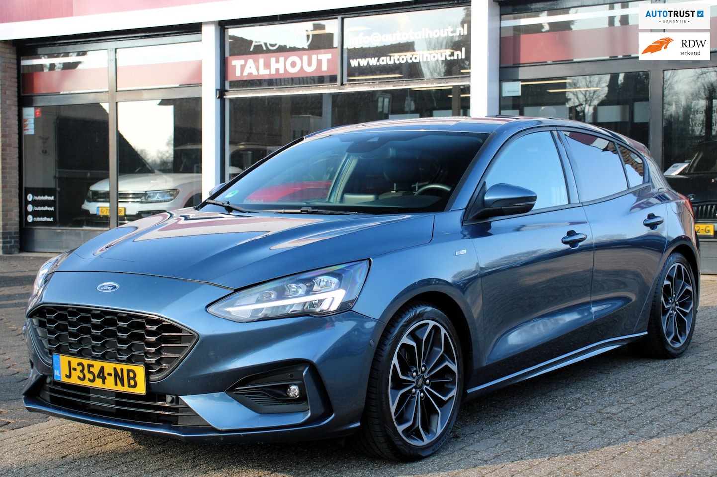 Ford Focus - 1.0 EcoBoost Titanium ST-LINE, AUTOMAAT, XENON, TREKHAAK, APPLE CARPLAY - AutoWereld.nl