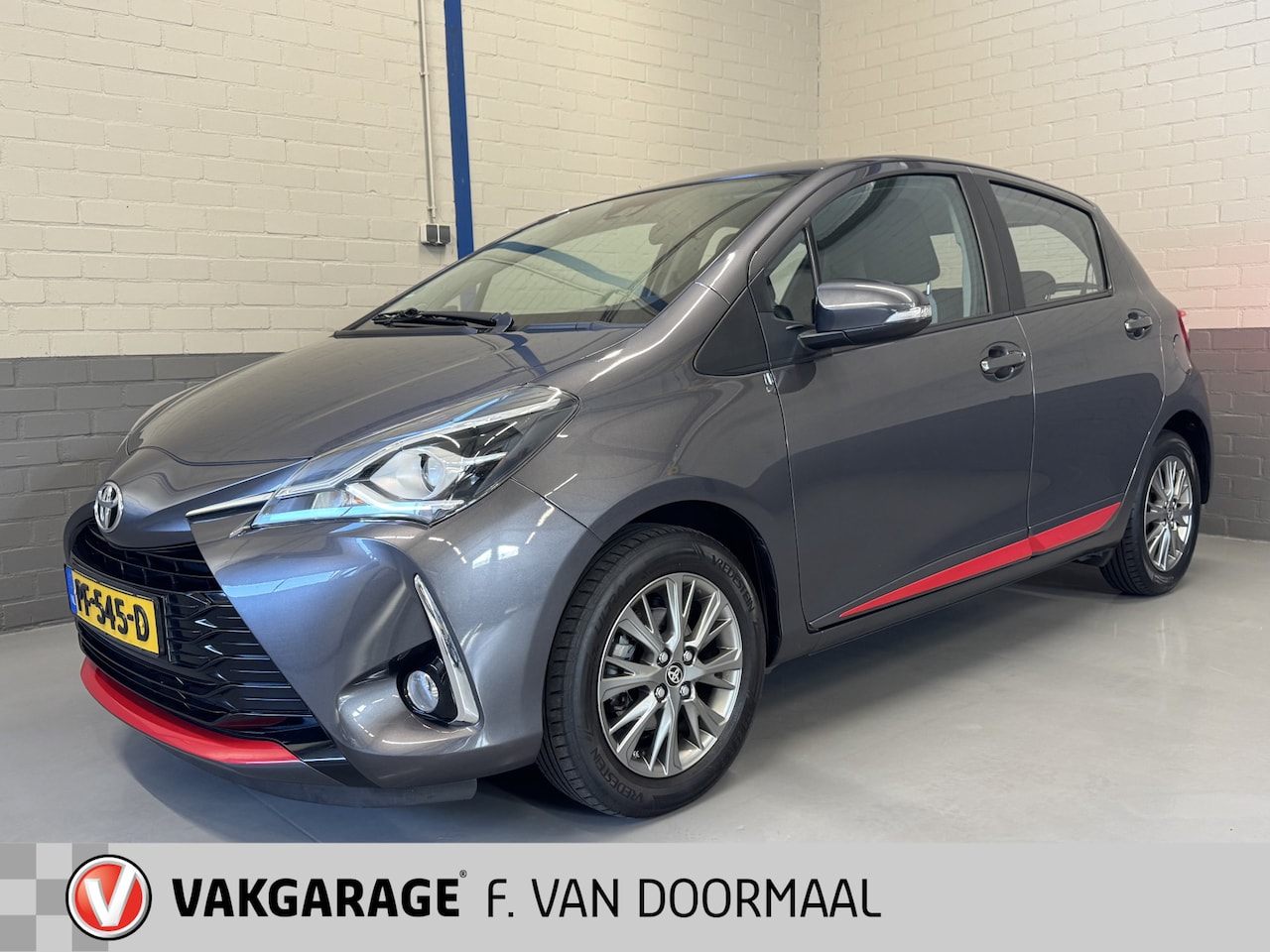 Toyota Yaris - 1.0 VVT-i Design Red 1.0 VVT-i Design Red - AutoWereld.nl