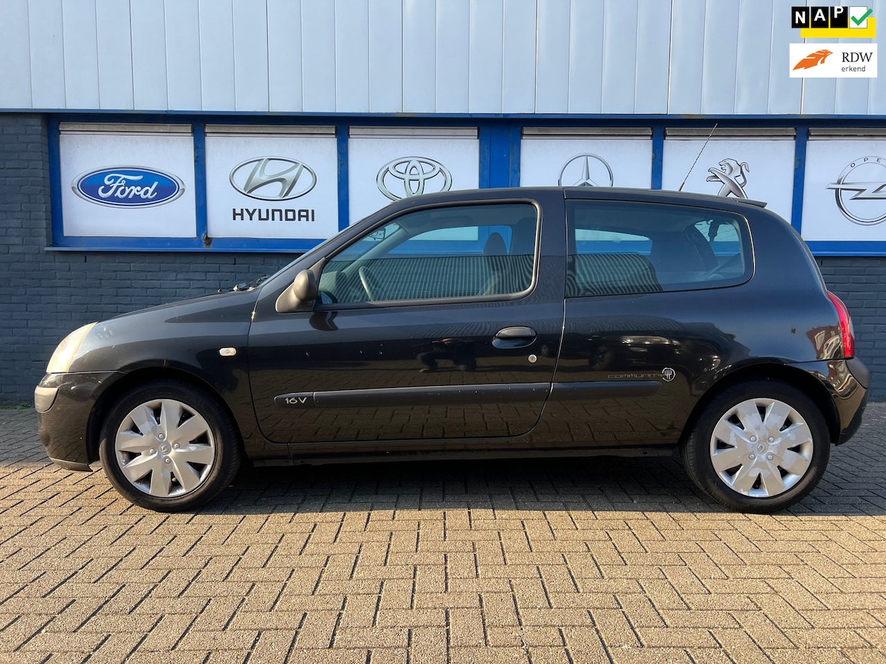 Renault Clio - 1.2-16V Authentique Comfort 2005 169000km NWE.APK 1650EU - AutoWereld.nl