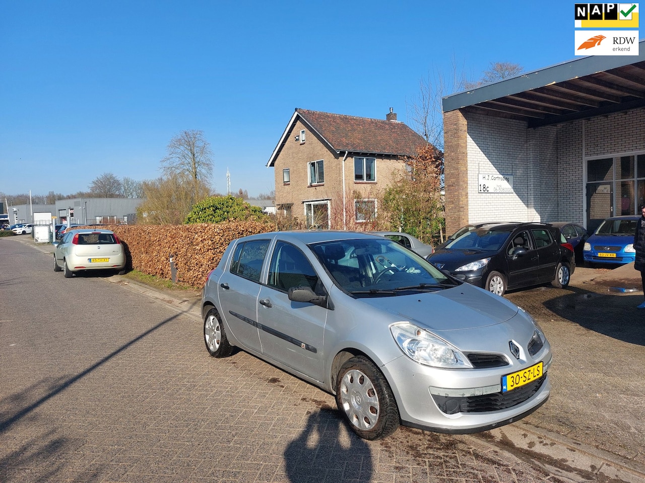 Renault Clio - 1.2-16V Special Line 1.2-16V Special Line - AutoWereld.nl