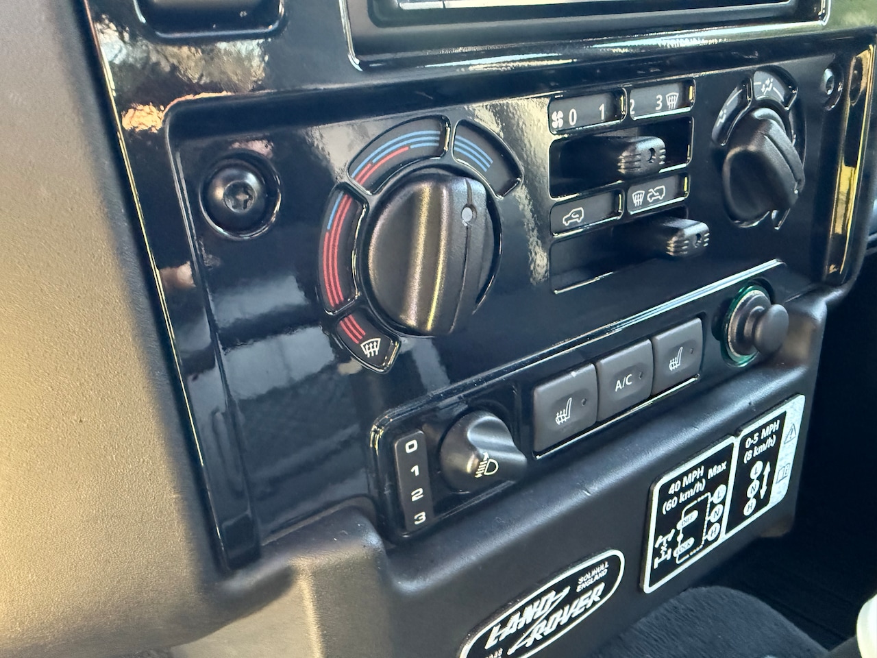 Land Rover Defender - 2.2 D SW 110" Adventure Limited Edition Speciale Adventure Limited Edition