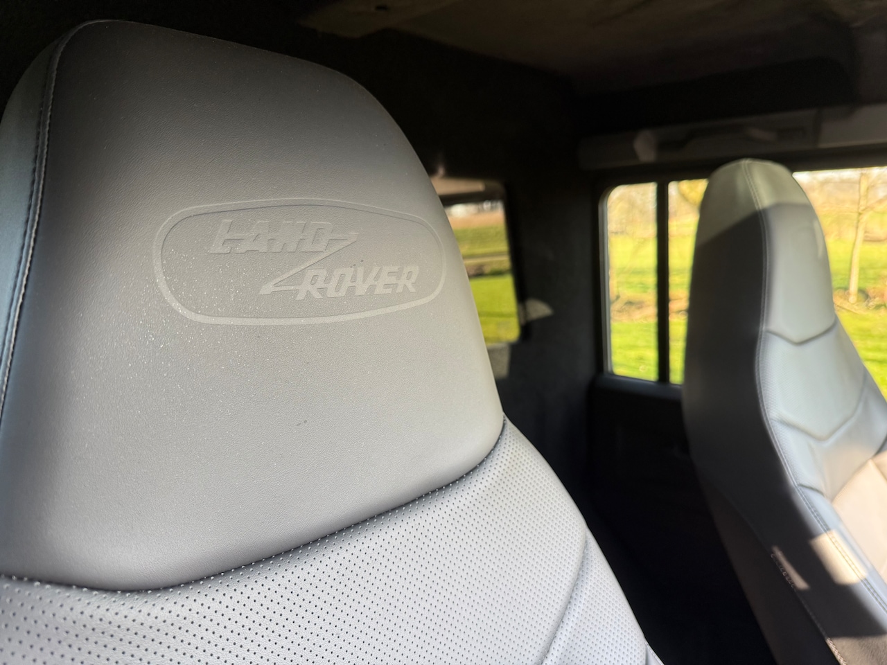 Land Rover Defender - 2.2 D SW 110" Adventure Limited Edition Speciale Adventure Limited Edition