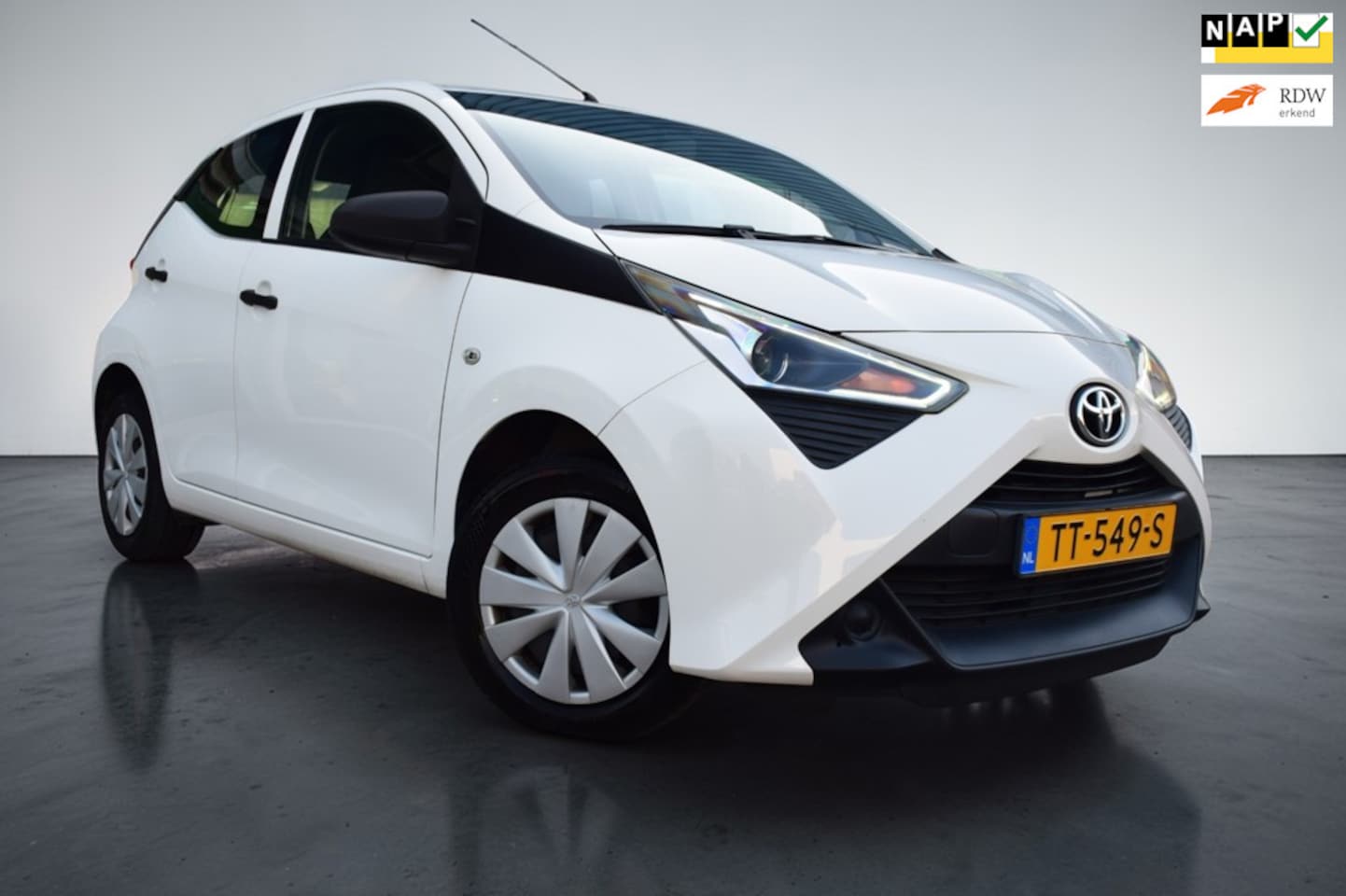 Toyota Aygo - 1.0 VVT-i x-fun 1.0 VVT-i x-fun, Airco, NAP, 5-drs, Bluetooth, LED