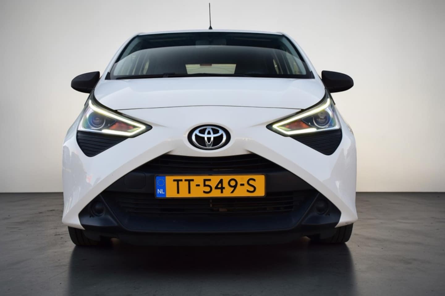 Toyota Aygo - 1.0 VVT-i x-fun 1.0 VVT-i x-fun, Airco, NAP, 5-drs, Bluetooth, LED