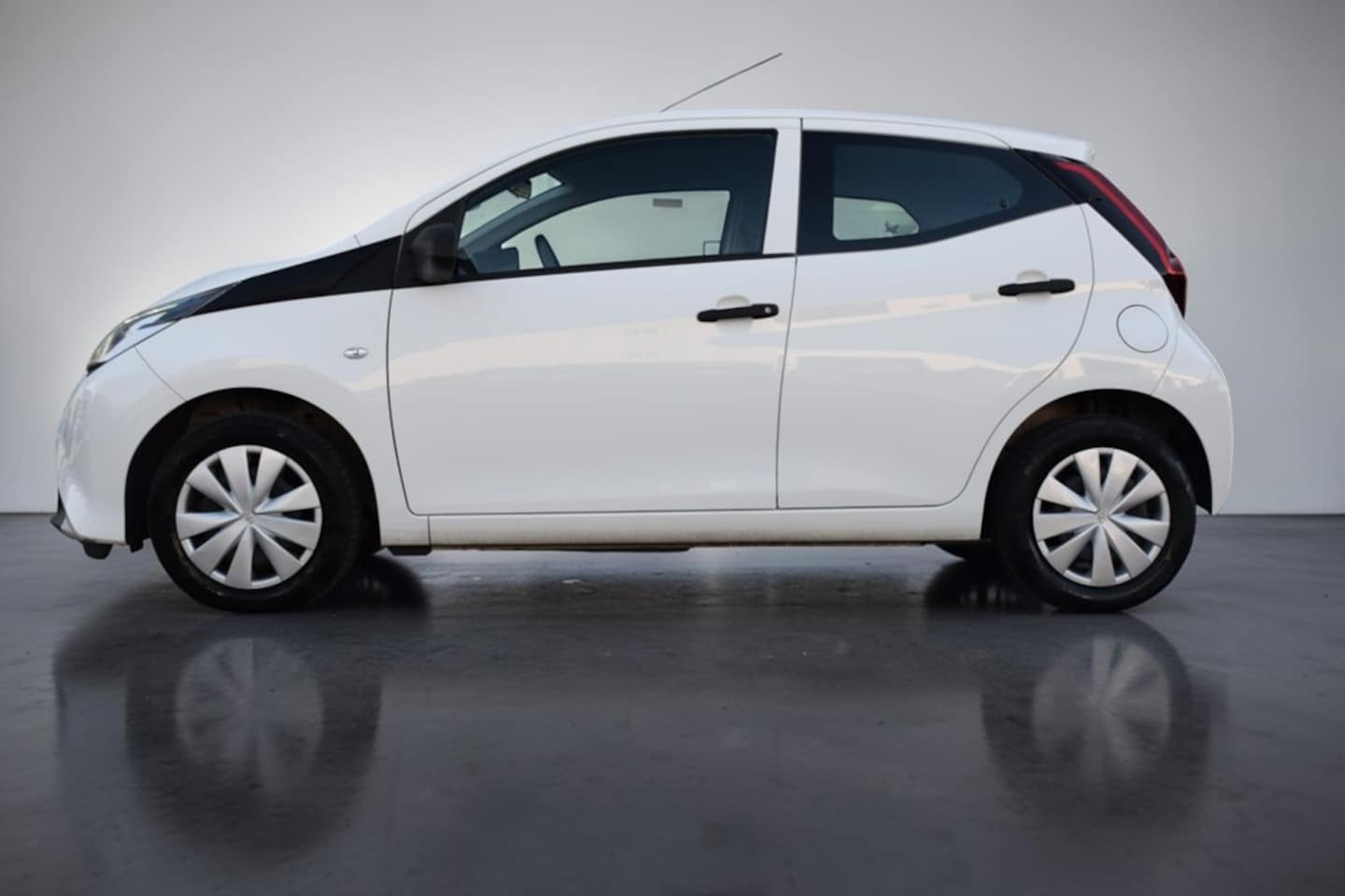 Toyota Aygo - 1.0 VVT-i x-fun, Airco, NAP, 5-drs, Bluetooth, LED