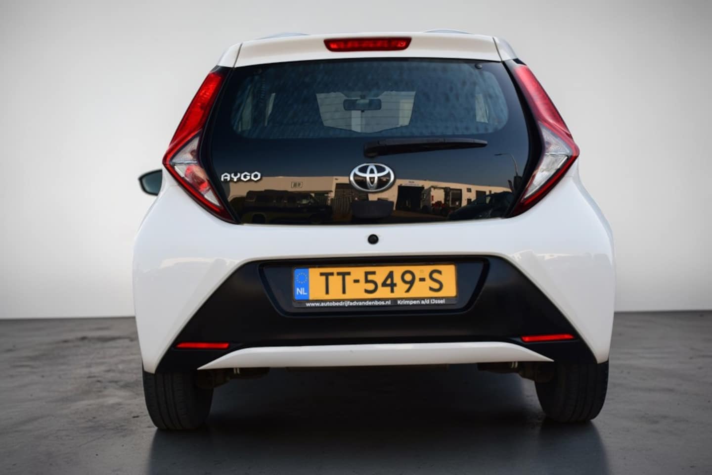 Toyota Aygo - 1.0 VVT-i x-fun 1.0 VVT-i x-fun, Airco, NAP, 5-drs, Bluetooth, LED