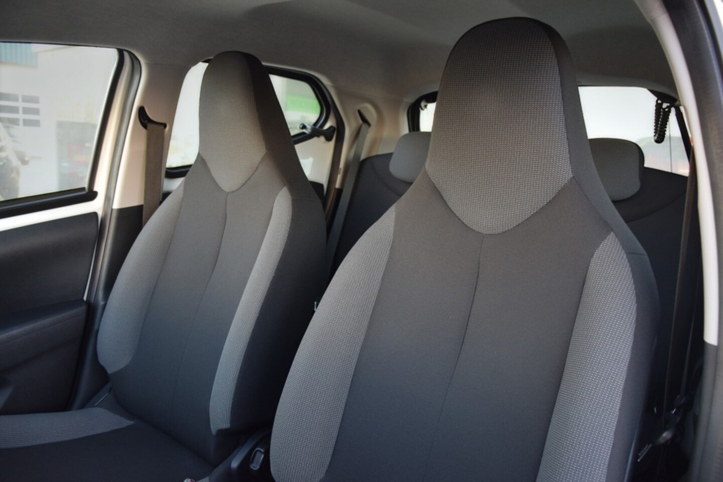 Toyota Aygo - 1.0 VVT-i x-fun 1.0 VVT-i x-fun, Airco, NAP, 5-drs, Bluetooth, LED