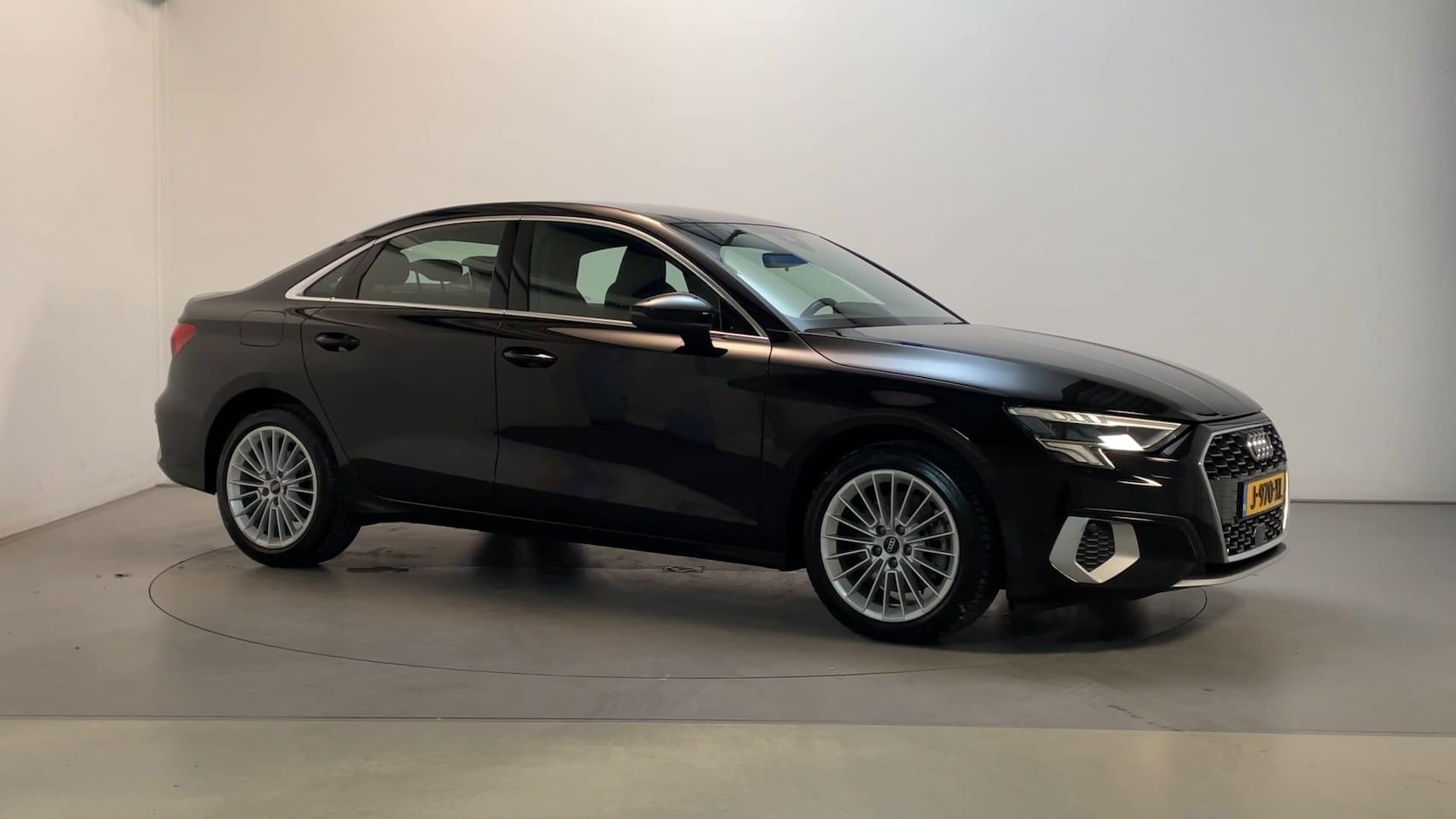 Audi A3 Limousine - 35 TFSI Business Edition Virtual Cockpit Navigatie App-Connect DAB+ - AutoWereld.nl