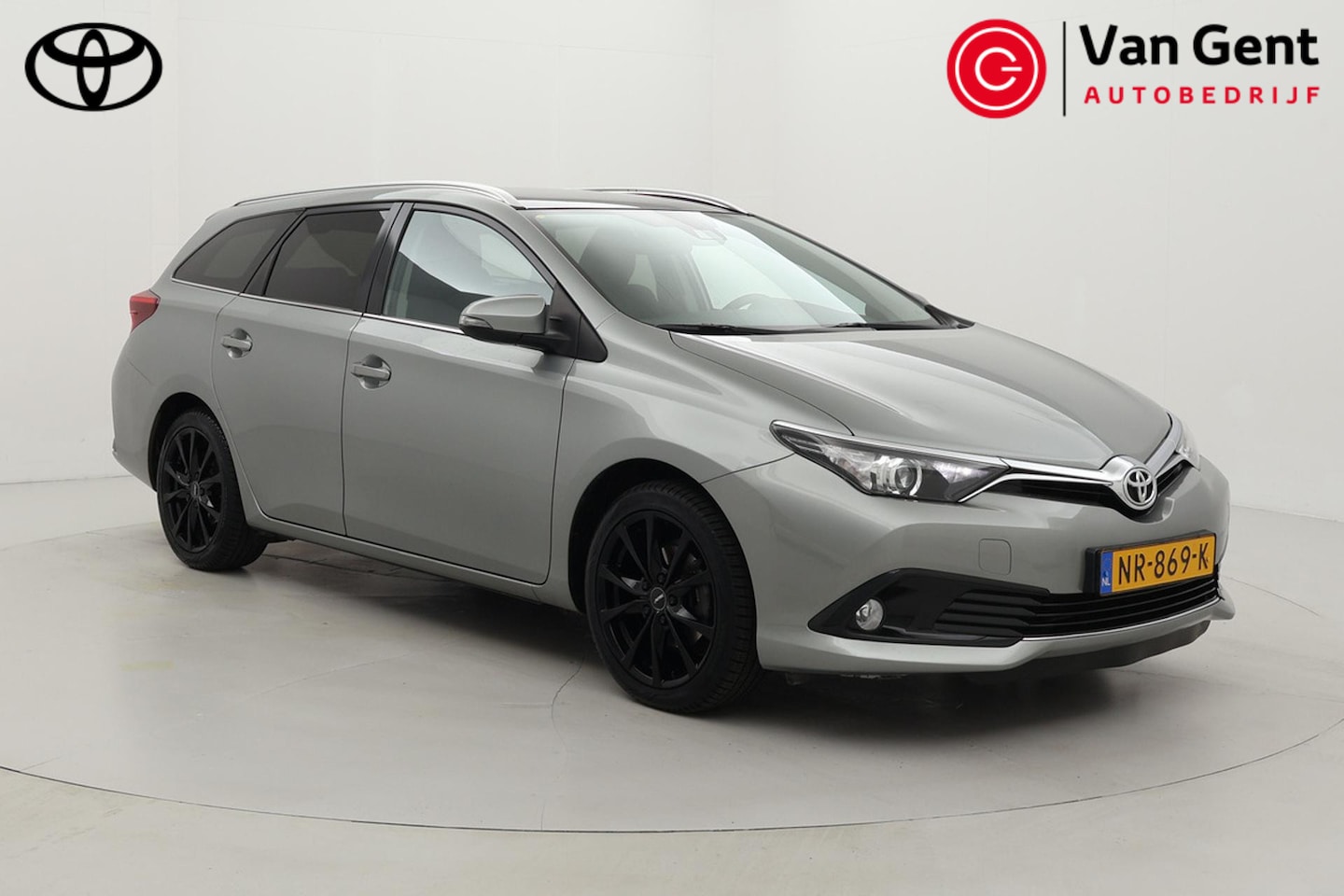 Toyota Auris Touring Sports - 1.2T Trend | Panoramadak | Trekhaak | Navigatie | Cruise | Clima | Camera | 17 inch | Rijs - AutoWereld.nl