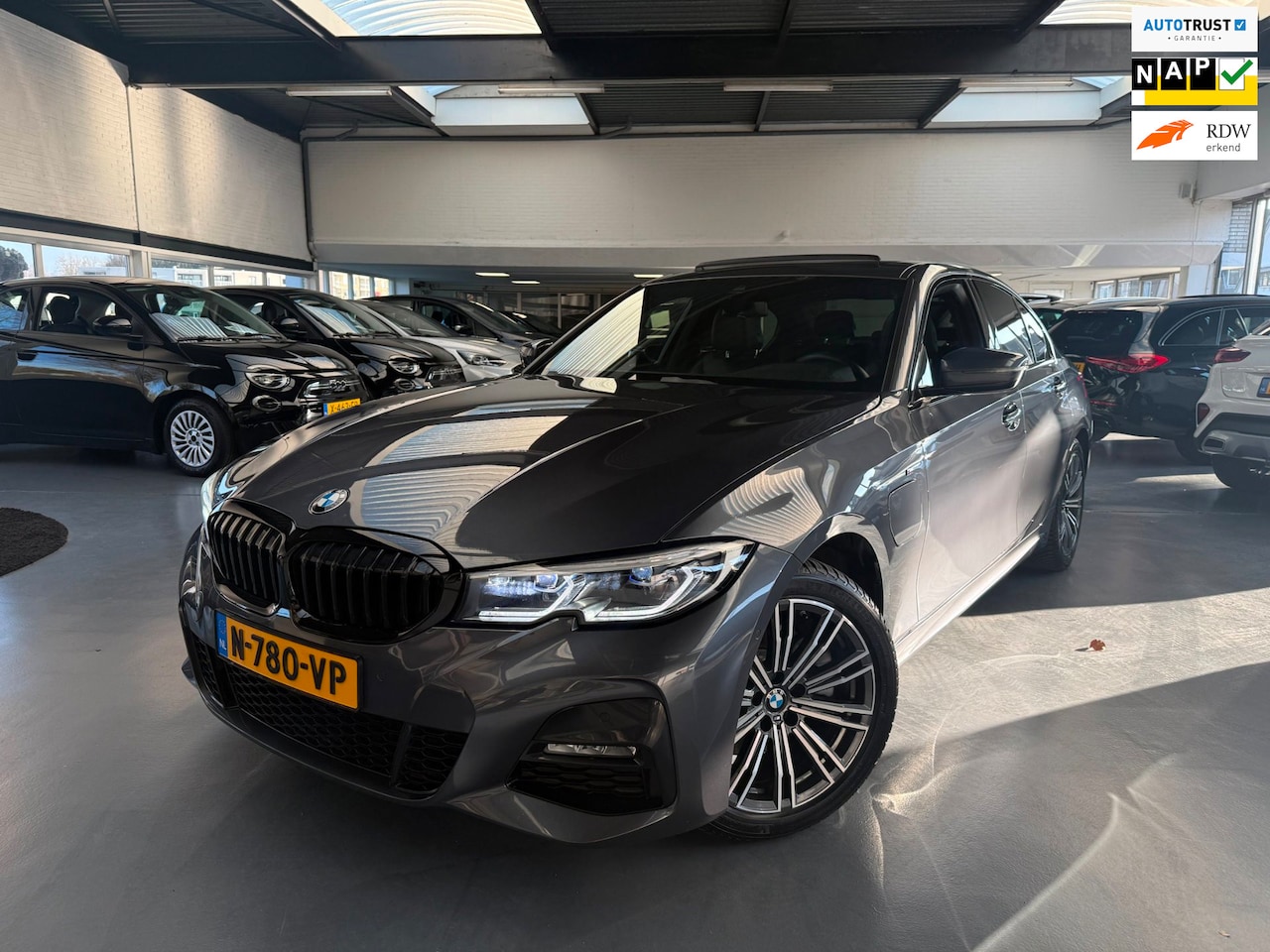 BMW 3-serie - 320e Business Edition Plus M Sport |Open Dak| - AutoWereld.nl