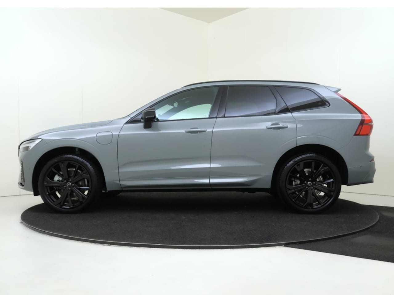 Volvo XC60 - T8 AWD Ultra Black Edition | Panoramadak | 360° Camera | Head-Up - AutoWereld.nl